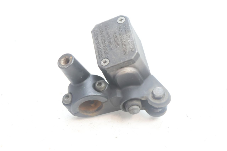 photo de MAITRE CYLINDRE AVANT YAMAHA XMAX X-MAX 125 (2006 - 2009) - Points de fixation