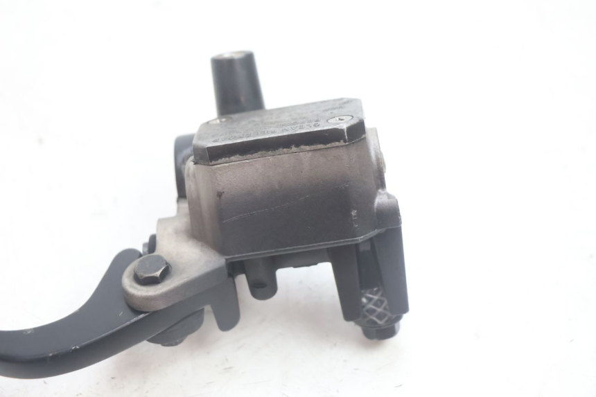 photo de MAITRE CYLINDRE AVANT YAMAHA X-MAX XMAX 125 (2010 - 2013) - Points de fixation