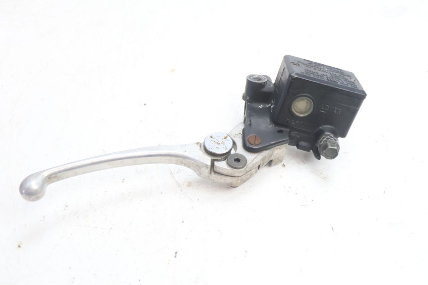 photo de MAITRE CYLINDRE AVANT YAMAHA XJR 1300 (1998 - 2002) - Gros plan technique