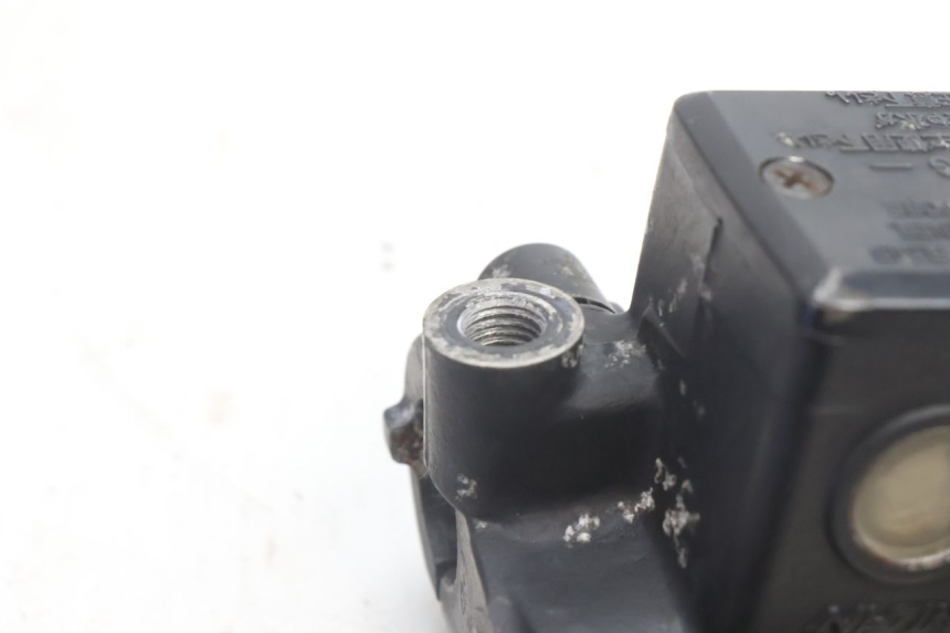 photo de MAITRE CYLINDRE AVANT YAMAHA XJR 1300 (1998 - 2002) - État de surface