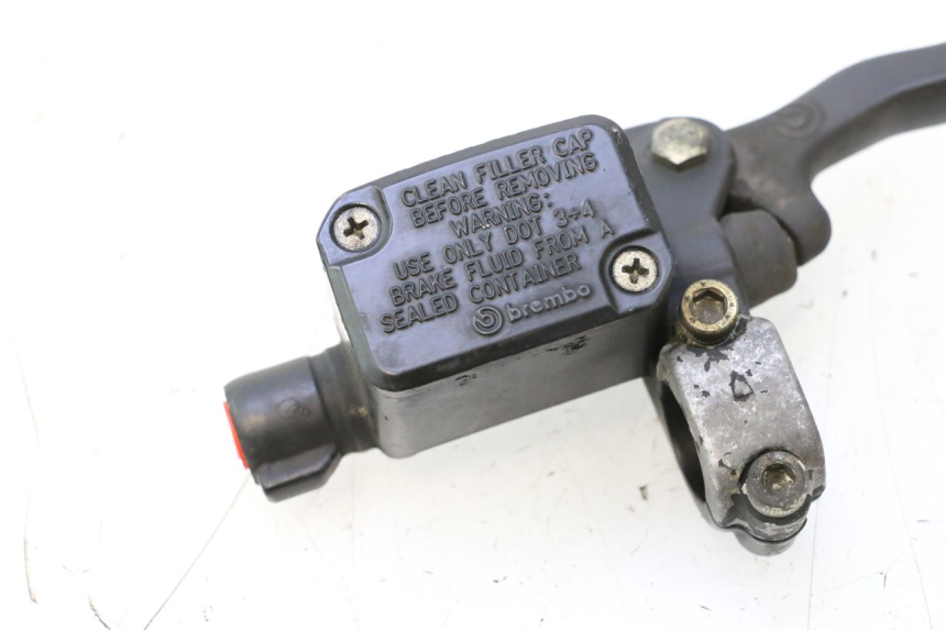 photo de MAITRE CYLINDRE AVANT YAMAHA YP MAJESTY 125 (1998 - 2001) - Détail de la pièce