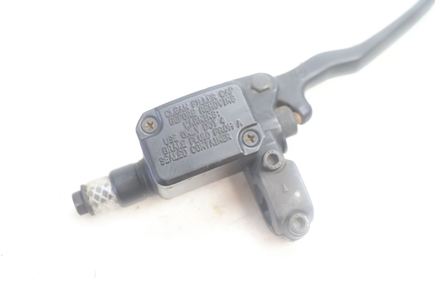 photo de MAITRE CYLINDRE AVANT YAMAHA YP MAJESTY 125 (2002 - 2006) - Détail de la pièce