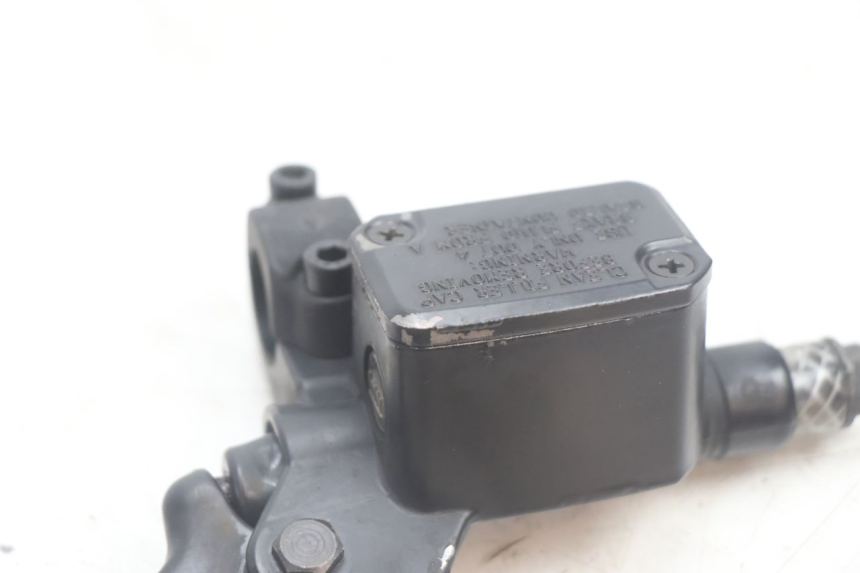 photo de MAITRE CYLINDRE AVANT YAMAHA YP MAJESTY 125 (2002 - 2006) - Marquages et références
