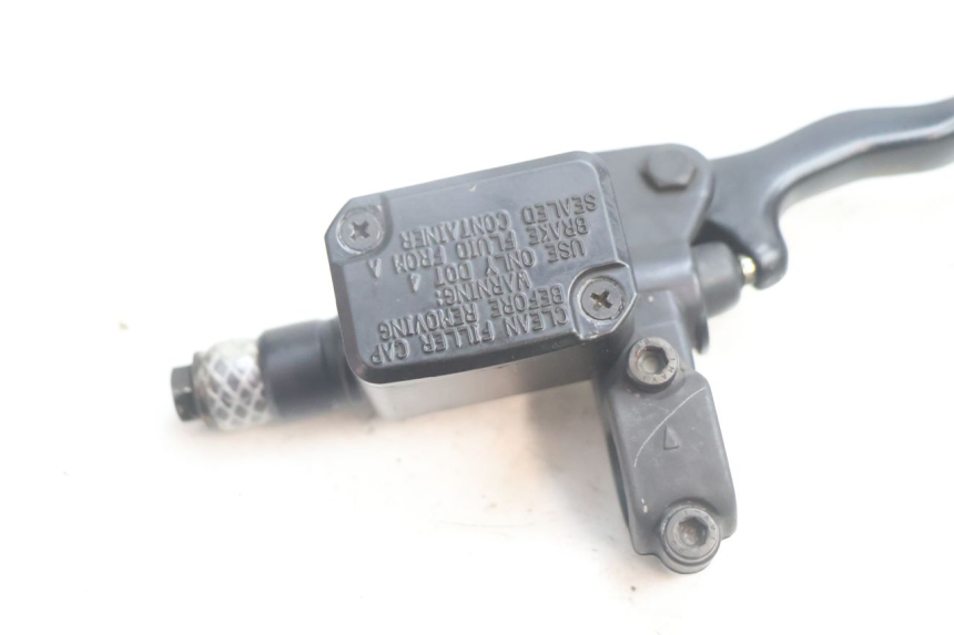 photo de MAITRE CYLINDRE AVANT YAMAHA YP MAJESTY 125 (2002 - 2006) - Détail de la pièce