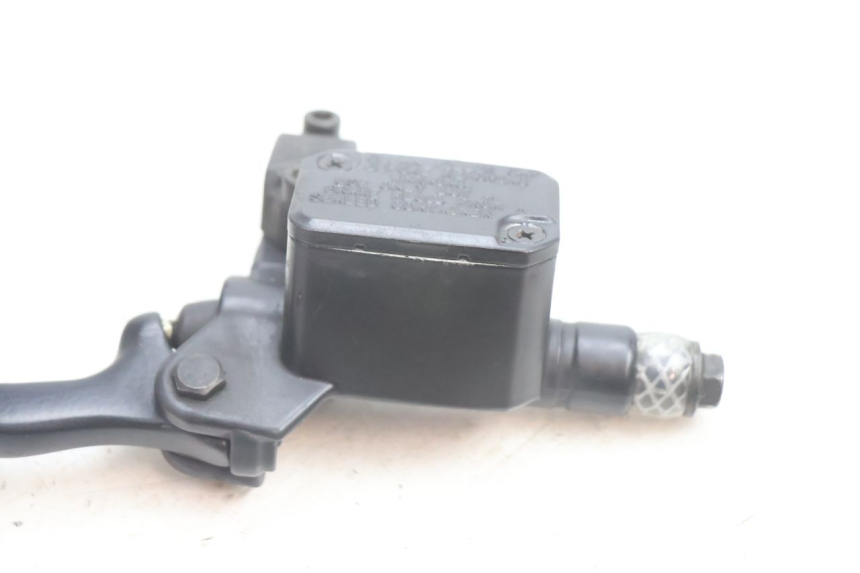photo de MAITRE CYLINDRE AVANT YAMAHA YP MAJESTY 125 (2002 - 2006) - Vue d’ensemble