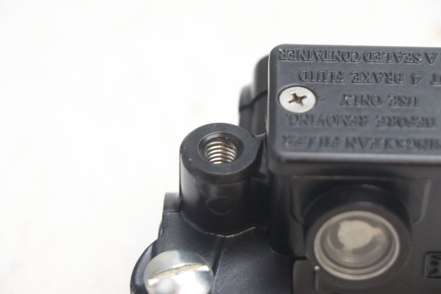 photo de MAITRE CYLINDRE AVANT PIAGGIO ZIP 2T 50 (2009 - 2019) - Autre angle de vue