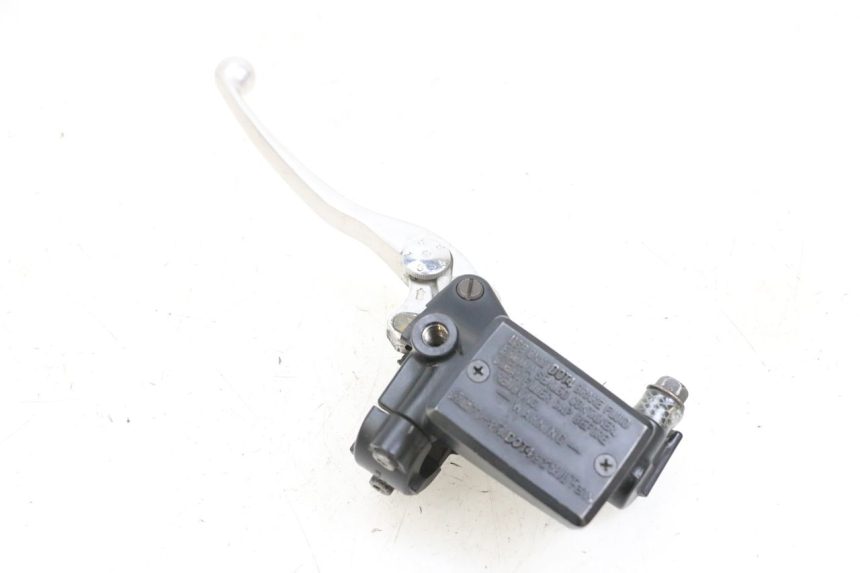 photo de MAITRE CYLINDRE EMBRAYAGE YAMAHA FJR ABS 1300 (2006 - 2012) - Gros plan technique