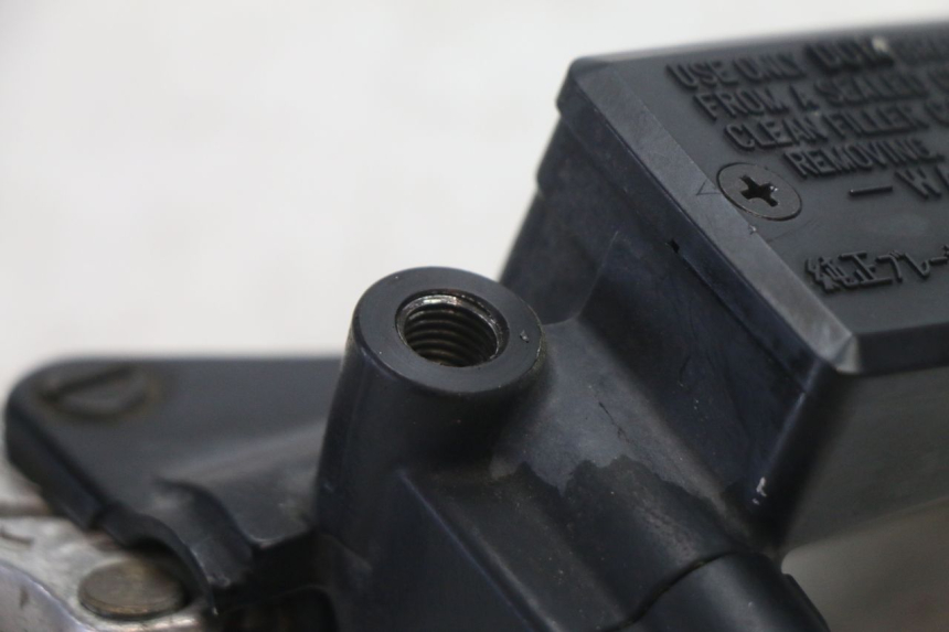 photo de MAITRE CYLINDRE EMBRAYAGE YAMAHA FJR 1300 (2001 - 2005) - Autre angle de vue