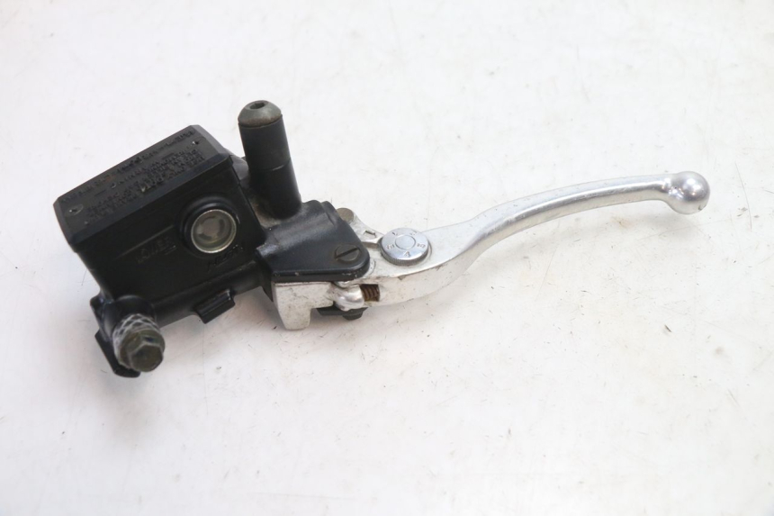photo de MAITRE CYLINDRE EMBRAYAGE YAMAHA FJR 1300 (2001 - 2005) - Gros plan technique