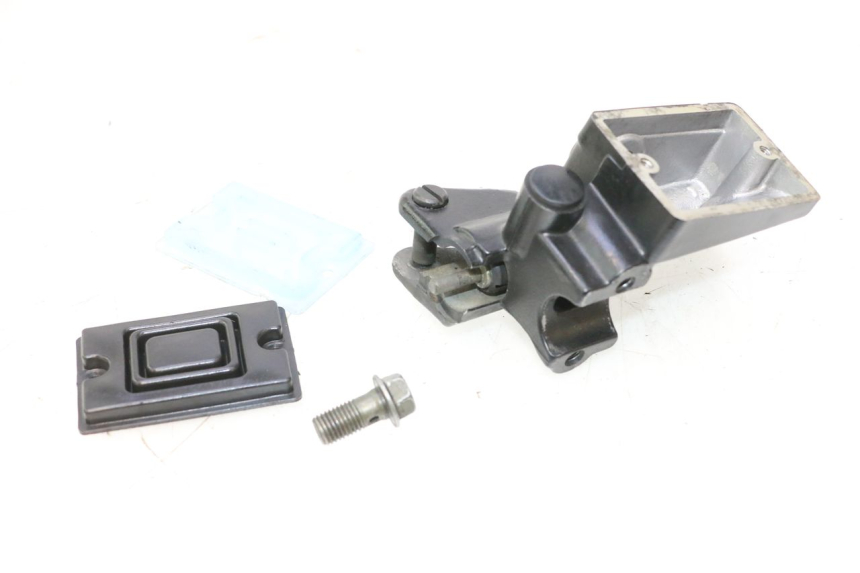 photo de MAITRE CYLINDRE EMBRAYAGE YAMAHA FJR 1300 (2001 - 2005) - Détails caractéristiques