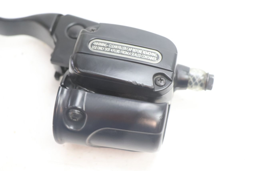 photo de MAITRE CYLINDRE EMBRAYAGE HARLEY DAVIDSON ROAD GLIDE FLTRXSE 1920 (2018 - 2022) - Gros plan technique