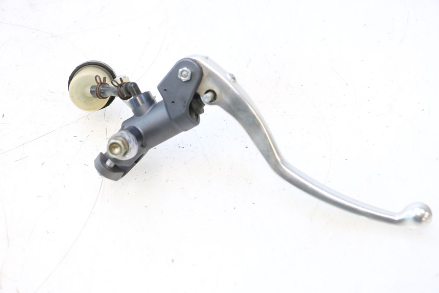 photo de MAITRE CYLINDRE EMBRAYAGE DUCATI SS IE DS CARENEE 1000 (2002 - 2006) - Autre angle de vue