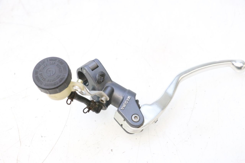 photo de MAITRE CYLINDRE EMBRAYAGE DUCATI SS IE DS CARENEE 1000 (2002 - 2006) - Gros plan technique