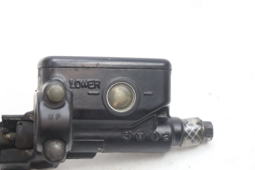 photo de MAITRE CYLINDRE EMBRAYAGE HONDA ST PAN EUROPEAN 1100 (1990 - 2002) - Points de fixation