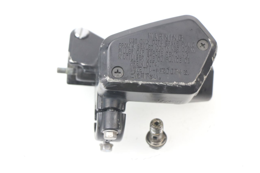 photo de MAITRE CYLINDRE EMBRAYAGE HONDA VFR F 1200 (2010 - 2015) - Gros plan technique