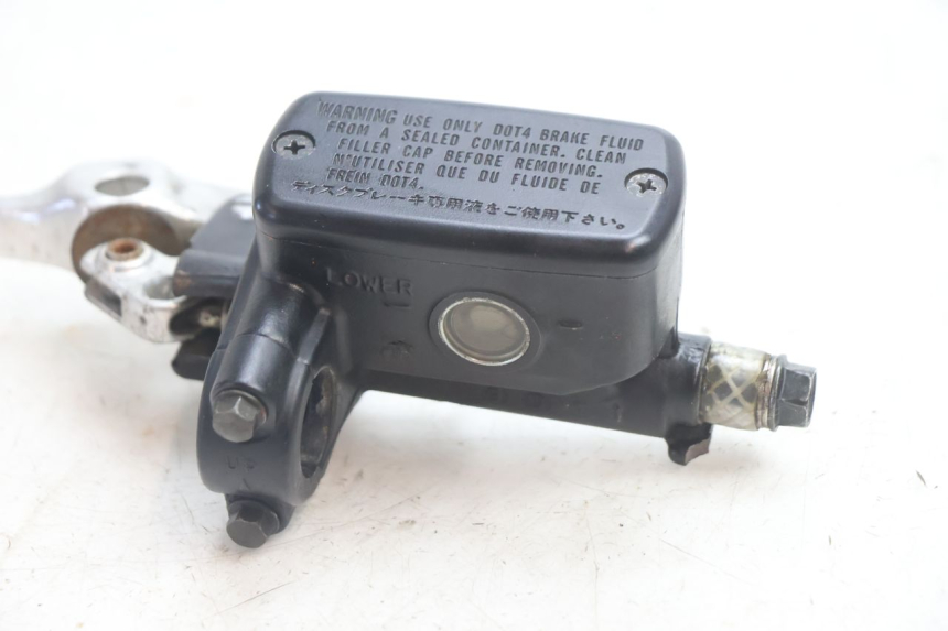 photo de MAITRE CYLINDRE EMBRAYAGE HONDA VFR FI RC46 800 (1998 - 2001) - Autre angle de vue