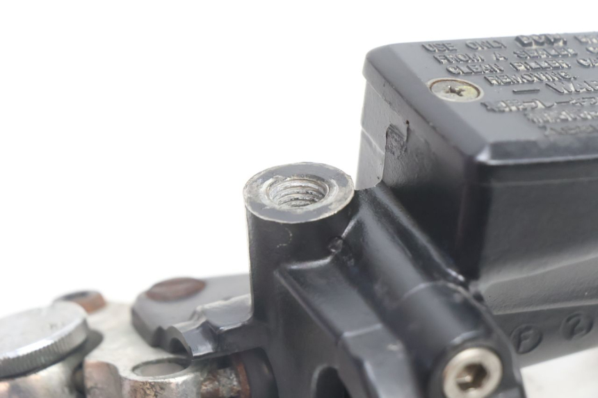 photo de MAITRE CYLINDRE EMBRAYAGE YAMAHA XJR 1300 (1998 - 2002) - Autre angle de vue