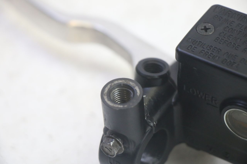 photo de MAITRE CYLINDRE FREIN ARRIERE SUZUKI BURGMAN 125 (2007 - 2014) - Gros plan technique