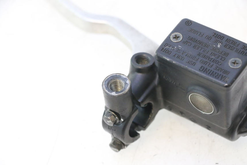 photo de MAITRE CYLINDRE FREIN ARRIERE SUZUKI BURGMAN 125 (2007 - 2014) - Points de fixation