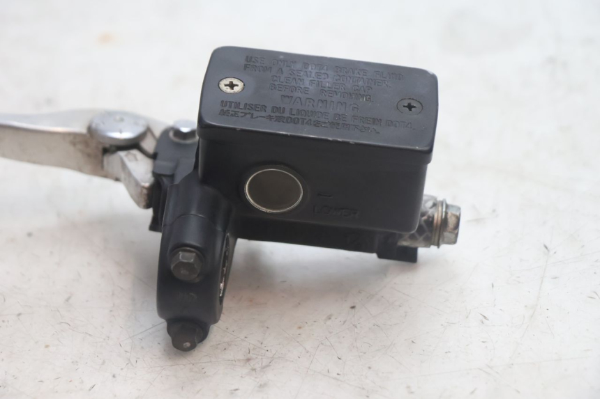 photo de MAITRE CYLINDRE ARRIERE SUZUKI BURGMAN EXECUTIVE ABS 650 (2006 - 2012) - Autre angle de vue