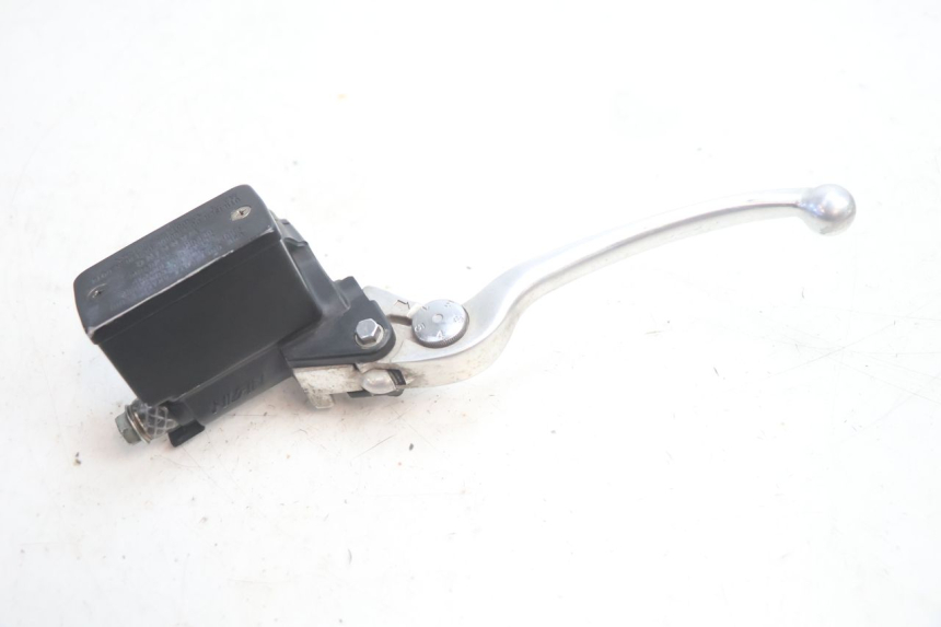 photo de MAITRE CYLINDRE ARRIERE SUZUKI BURGMAN EXECUTIVE ABS 650 (2006 - 2012) - Gros plan technique