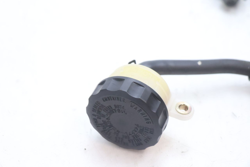 photo de MAITRE CYLINDRE ARRIERE HONDA CB F HORNET 600 (2005 - 2006) - Zoom état d’usage