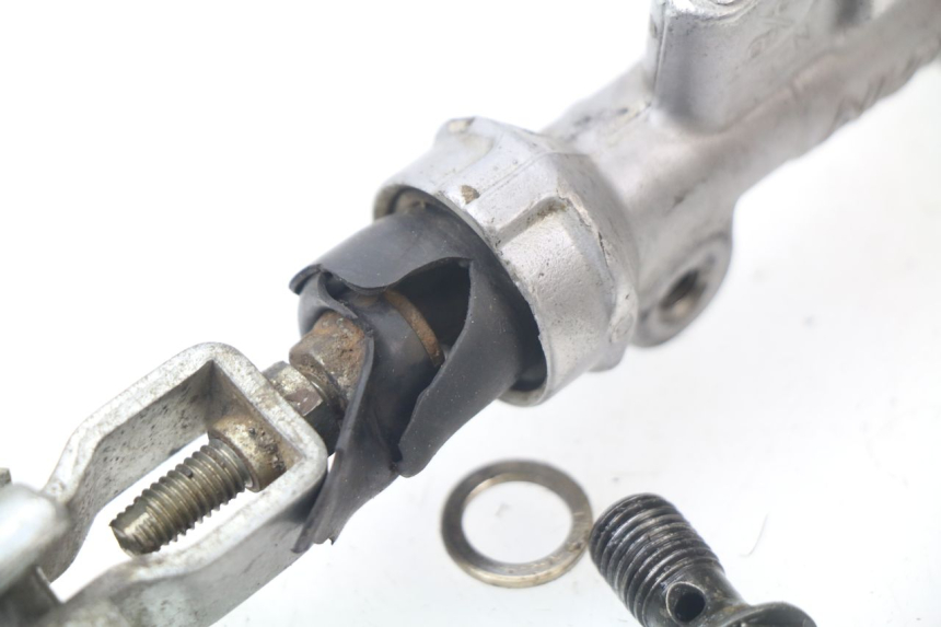 photo de MAITRE CYLINDRE ARRIERE HONDA CRF CR-F 450 (2001 - 2005) - Détail de la pièce