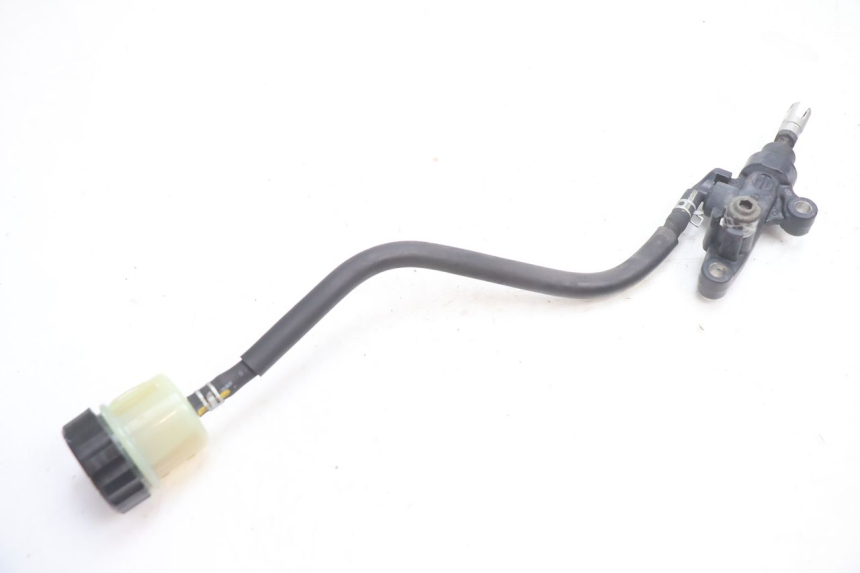 photo de MAITRE CYLINDRE ARRIERE YAMAHA FJR 1300 (2001 - 2005) - État de surface