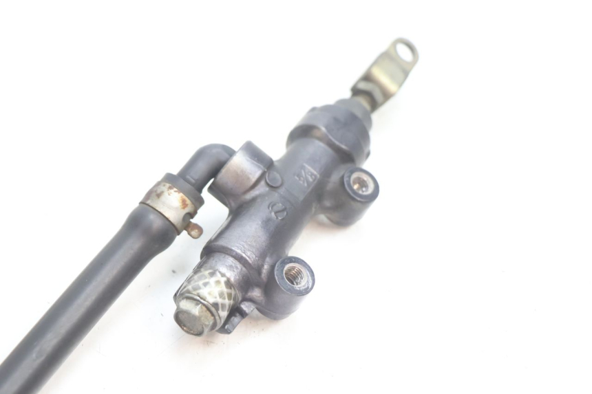 photo de MAITRE CYLINDRE ARRIERE KAWASAKI GPX F ZX750F 750 (1986 - 1990) - Gros plan technique