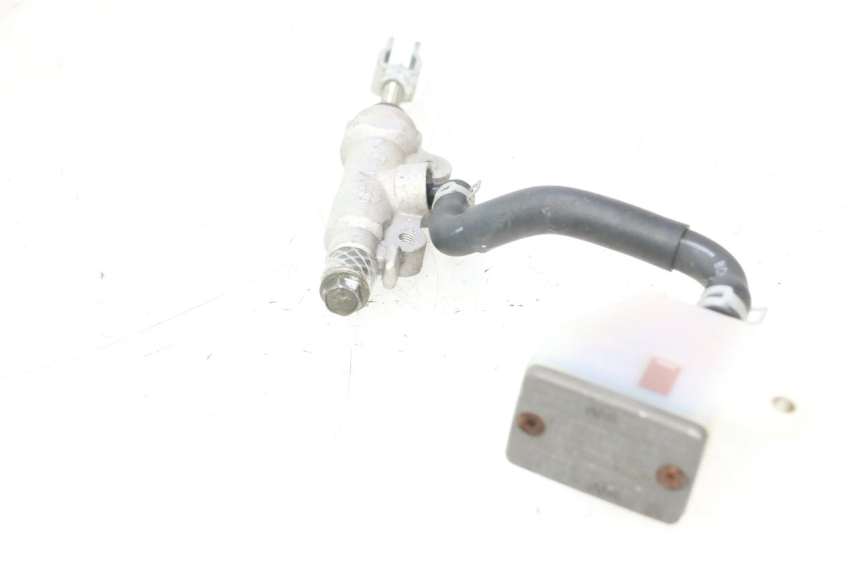 photo de MAITRE CYLINDRE ARRIERE SUZUKI GSR 600 (2005 - 2012) - Autre angle de vue