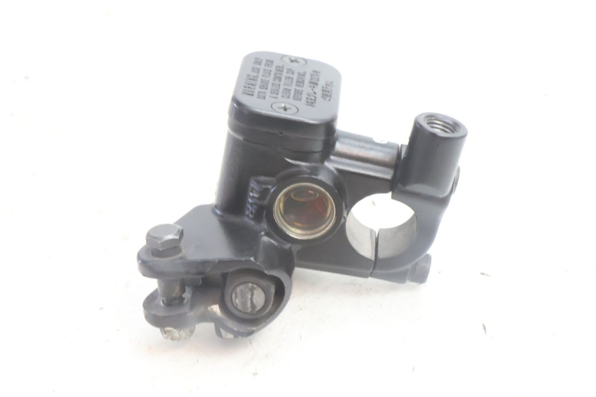 photo de MAITRE CYLINDRE ARRIERE YAMAHA N-MAX NMAX 125 (2021 - 2024) - Gros plan technique
