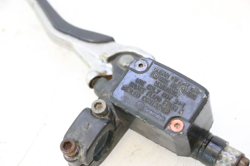 photo de MAITRE CYLINDRE ARRIERE MBK NITRO 50 (2004 - 2008) - Gros plan technique