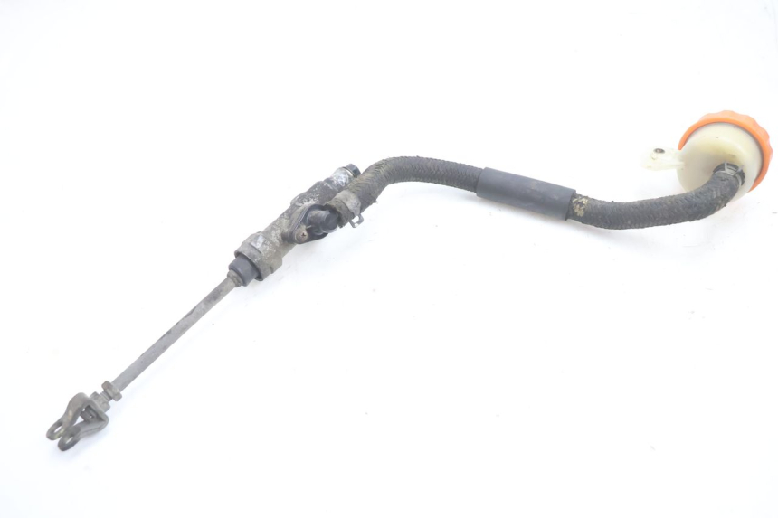 photo de MAITRE CYLINDRE ARRIERE HONDA ST PAN EUROPEAN 1100 (1990 - 2002) - Gros plan technique