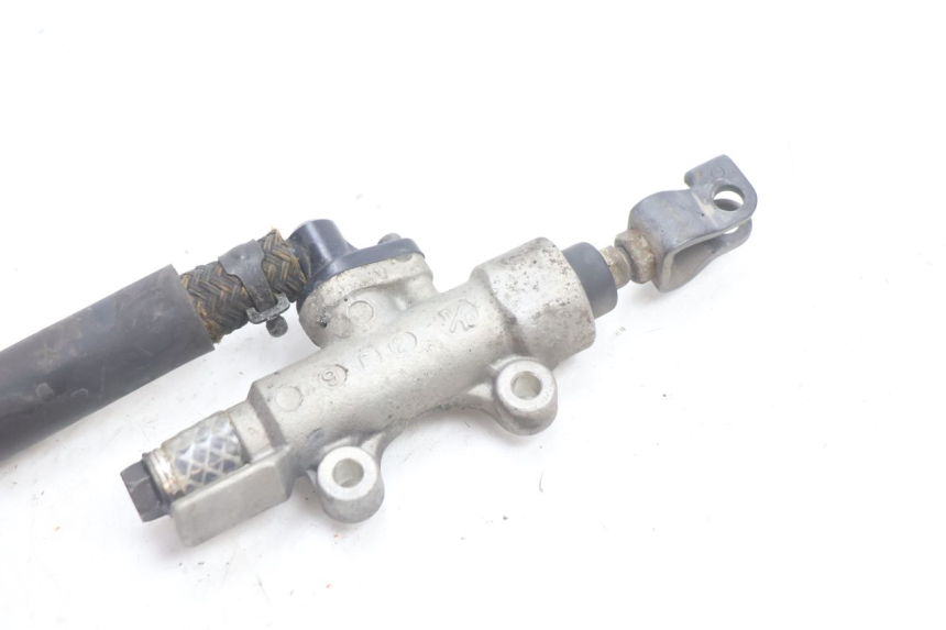 photo de MAITRE CYLINDRE ARRIERE HONDA VFR FI RC46 800 (1998 - 2001) - Gros plan technique