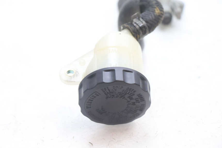 photo de MAITRE CYLINDRE ARRIERE HONDA VFR FI RC46 800 (1998 - 2001) - Points de fixation