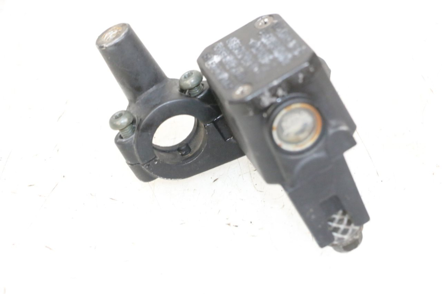 photo de MAITRE CYLINDRE FREIN ARRIERE YAMAHA XMAX X-MAX 125 (2006 - 2009) - Points de fixation