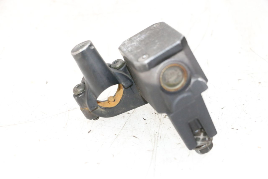 photo de MAITRE CYLINDRE FREIN ARRIERE YAMAHA XMAX X-MAX 125 (2006 - 2009) - Gros plan technique