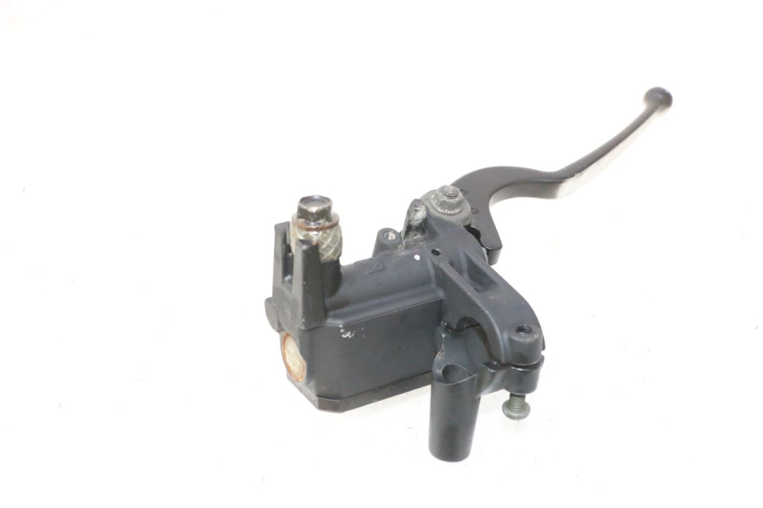 photo de MAITRE CYLINDRE FREIN ARRIERE YAMAHA XMAX X-MAX 125 (2006 - 2009) - Points de fixation