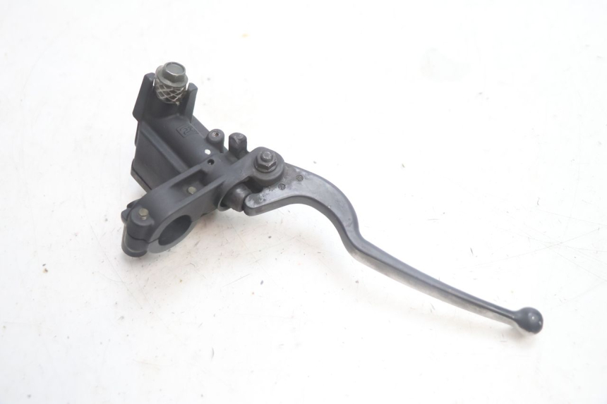 photo de MAITRE CYLINDRE FREIN ARRIERE YAMAHA XMAX X-MAX 125 (2006 - 2009) - État de surface