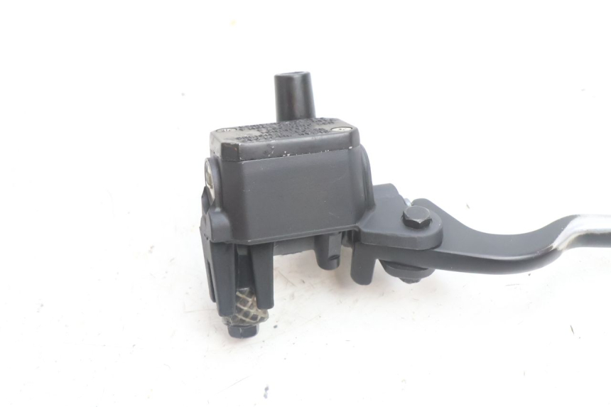photo de MAITRE CYLINDRE FREIN ARRIERE YAMAHA X-MAX XMAX 125 (2010 - 2013) - Points de fixation
