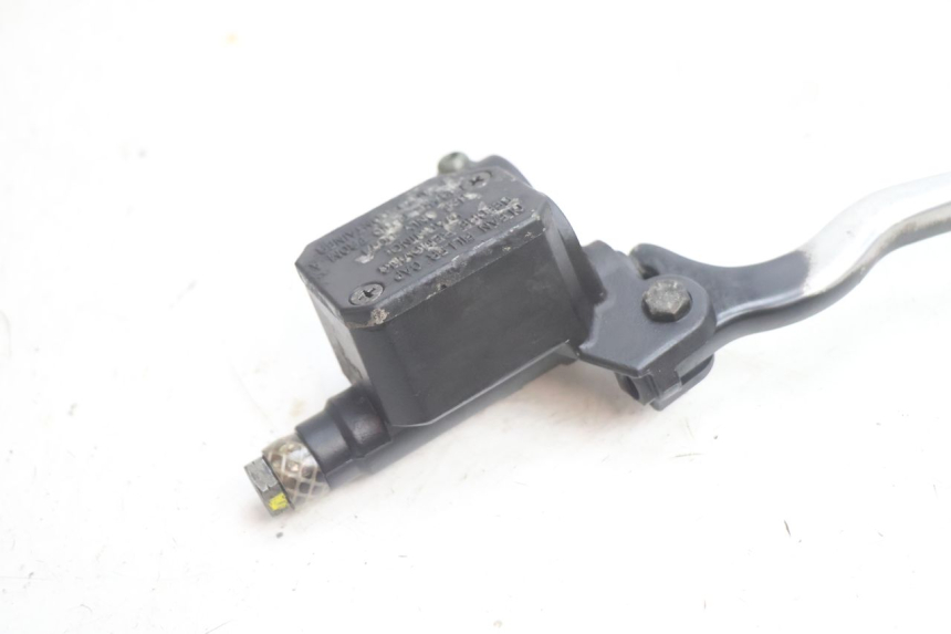 photo de MAITRE CYLINDRE FREIN ARRIERE PIAGGIO X9 EVOLUTION 125 (2003 - 2007) - Points de fixation