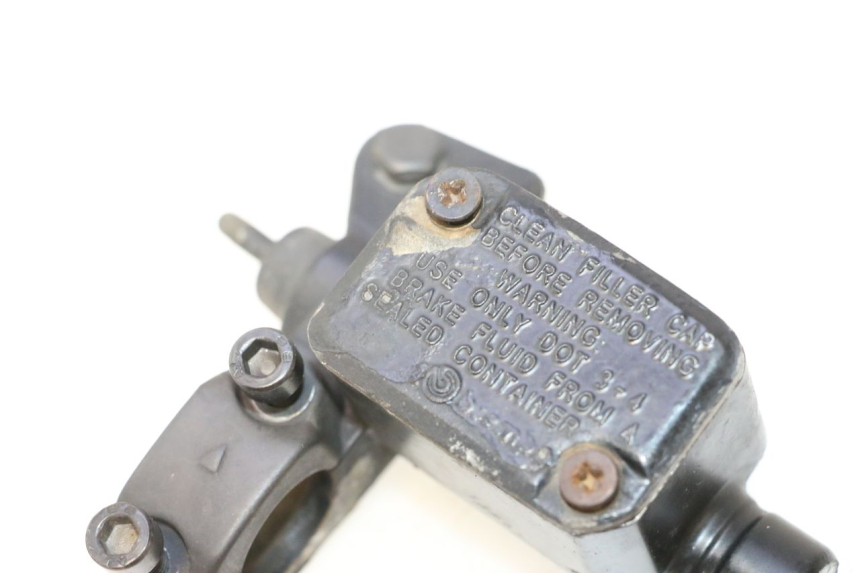 photo de MAITRE CYLINDRE ARRIERE YAMAHA YP MAJESTY 125 (2007 - 2010) - Zoom état d’usage