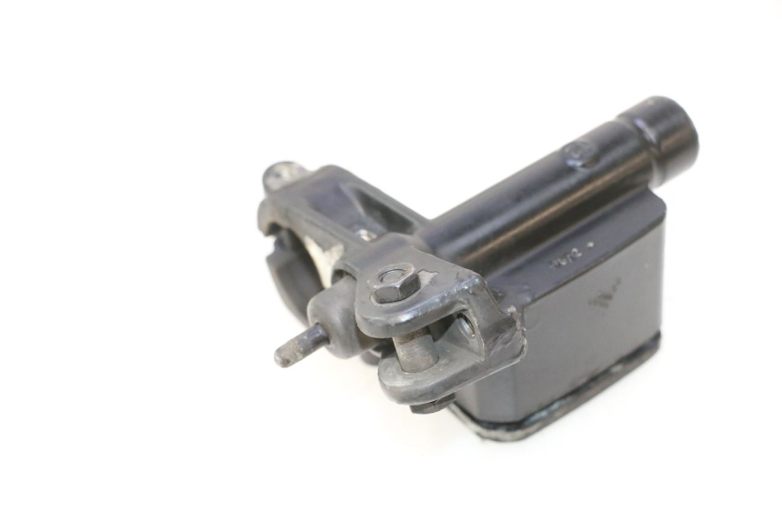 photo de MAITRE CYLINDRE ARRIERE YAMAHA YP MAJESTY 125 (2007 - 2010) - Gros plan technique