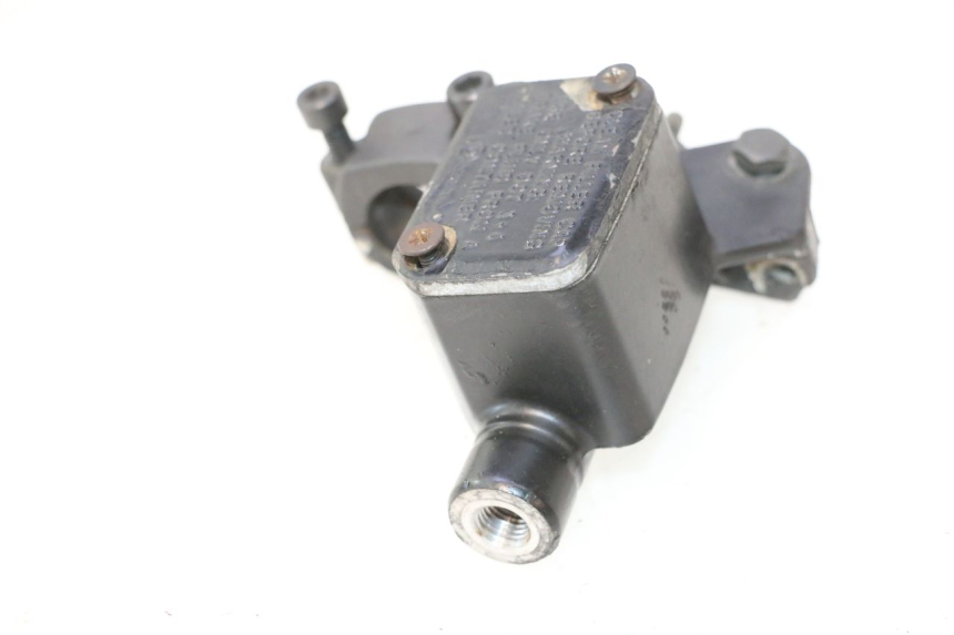 photo de MAITRE CYLINDRE ARRIERE YAMAHA YP MAJESTY 125 (2007 - 2010) - Points de fixation