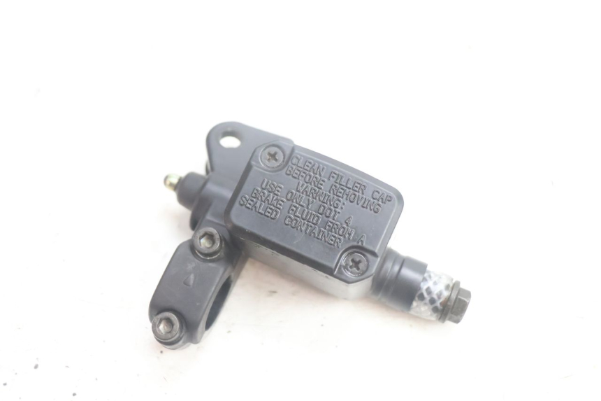 photo de MAITRE CYLINDRE FREIN ARRIERE YAMAHA YP MAJESTY 125 (2002 - 2006) - Détail de la pièce