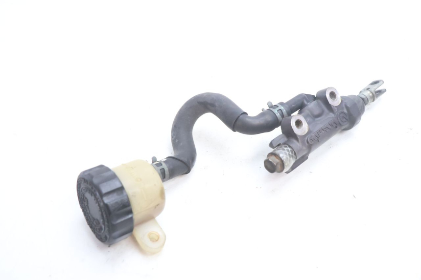 photo de MAITRE CYLINDRE ARRIERE YAMAHA YZF R GENESIS 750 (1993 - 1998) - État de surface