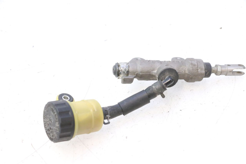 photo de MAITRE CYLINDRE ARRIERE YAMAHA YZF R6 600 (2008 - 2009) - Autre angle de vue