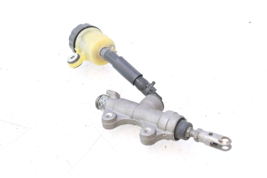 photo de MAITRE CYLINDRE ARRIERE YAMAHA YZF R6 600 (2008 - 2009) - Gros plan technique