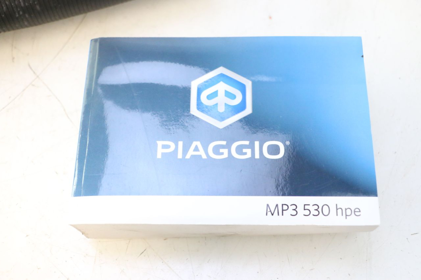 photo de MANUEL UTILISATEUR PIAGGIO MP3 HPE 530 (2022 - 2026) - Marquages et références