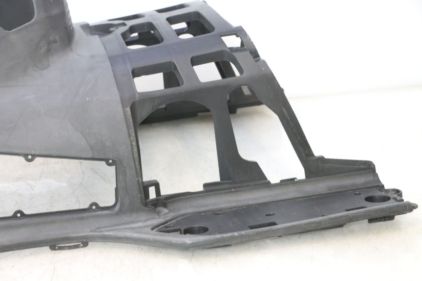 photo de MARCHE PIED SUZUKI BURGMAN EXECUTIVE ABS 650 (2006 - 2012) - Zoom état d’usage